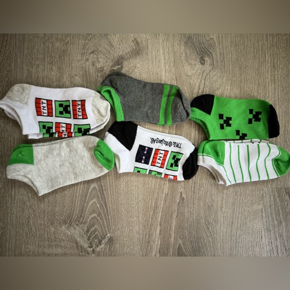 🟩Bundle 2/$8🟩NWOT Minecraft socks. Size 9-2. - Picture 2 of 5